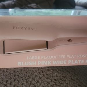 FOXYBAE Blush Pink Wide Plate Flat Iron